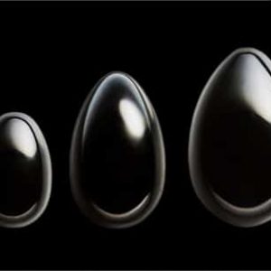 yoni-eier-schwarzer-obsidian-3er-set-5 vor schwarz