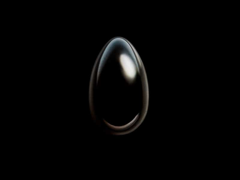 yoni-ei-schwarzer-obsidian-mittel-ob1 produktfoto vor schwarzem Hintergrund